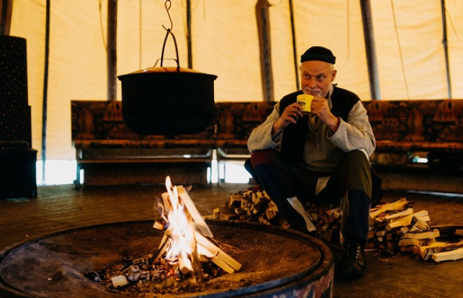 Lagerfeuerabend: „Der kleine Prinz“ erzählt von Matthias Fischer, mit Glühwein und Stockbrot