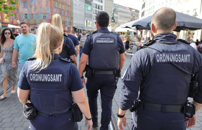 Ordnungsdienst_Sommernächt on.jpg
