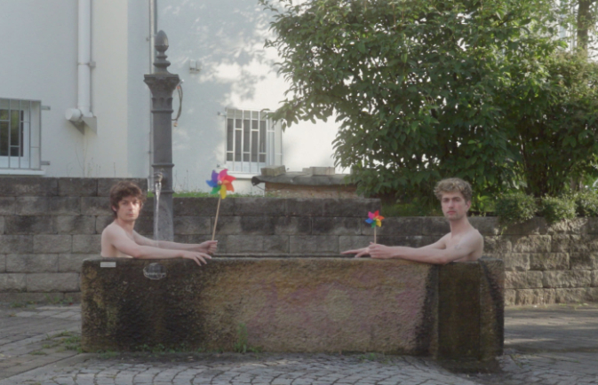 Fühurung durch die Ausstellung RUNNING AWAY IS EASY, IT´S THE LEAVING THAT´S HARD
