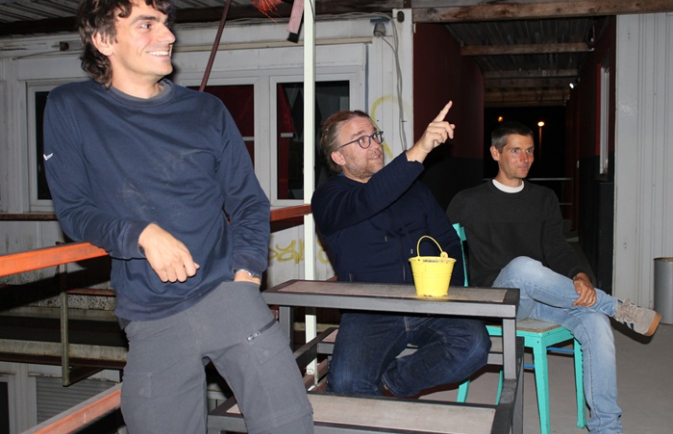 Jazziges Gitarrentrio mit Schalk im Nacken meets Brunnenhof