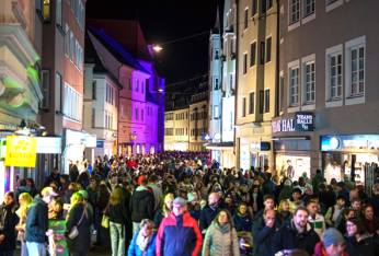Shopping Night 1_Viktor SchwenkON.jpg