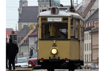 alte tram on.jpg